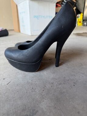 Black Platform High Heel Pumps